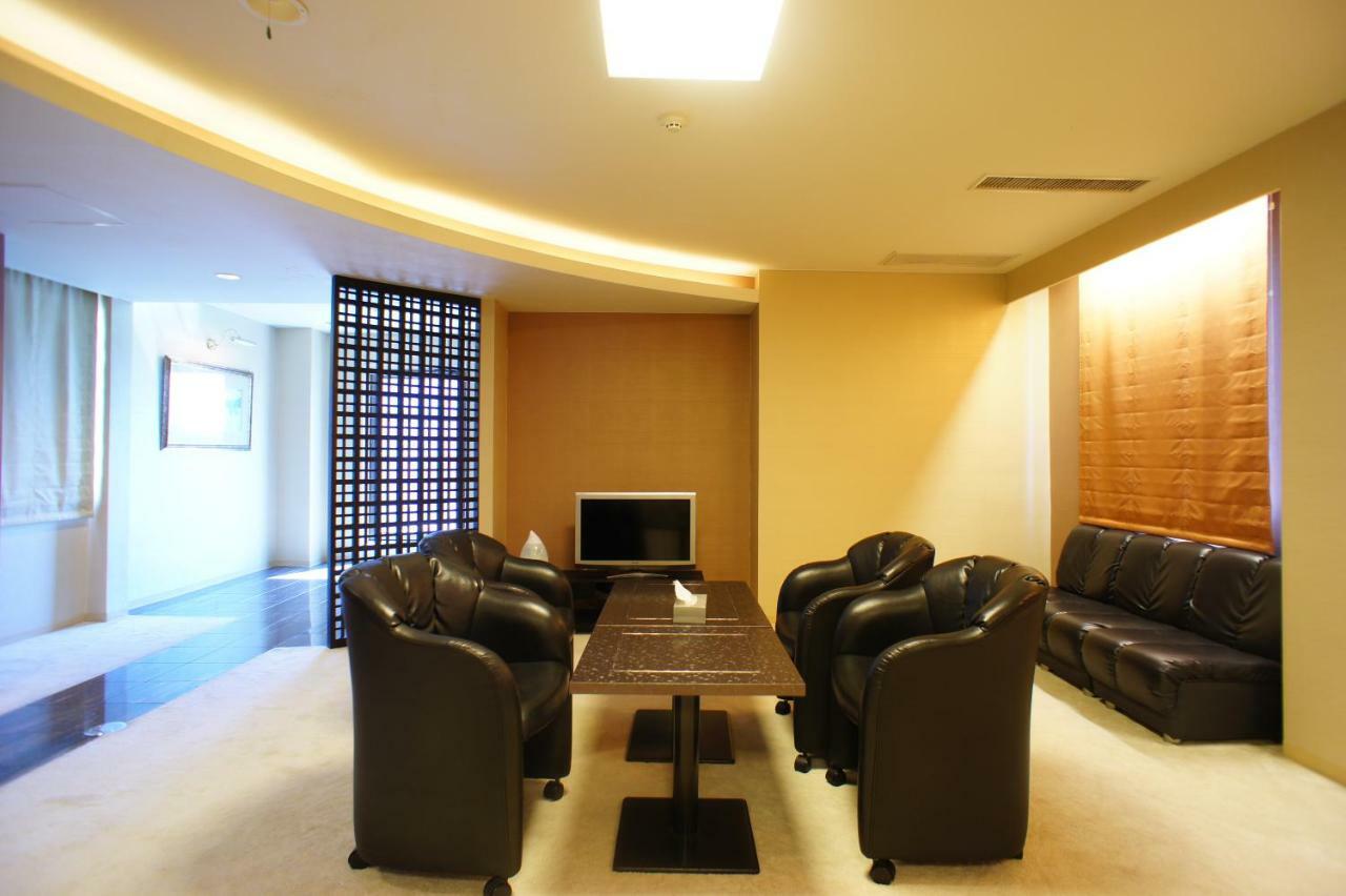โฮเทล ฟรี สไตล์ Hotel โคฟุ ภายนอก รูปภาพ